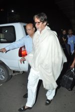 Amitabh bachchan snapped at domestic airport in Mumbai on 16th Oct 2014